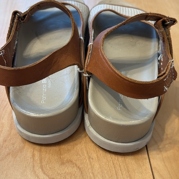 Patrizia Bonfanti cream and brown sandal with Velcro close ankle strap. Size 8.5 - Picture 5 of 10